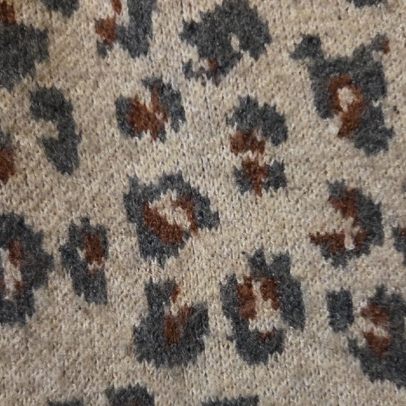 Steve Madden Animal Print Women's Sweater - Picture 6 of 6